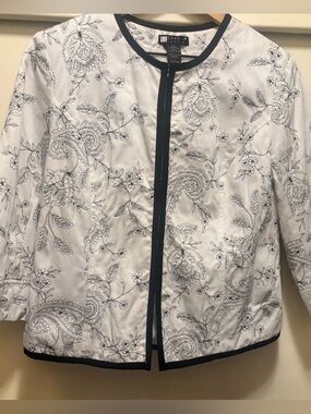 Carole Little short blazer, white paisley embroidered, hook-and-eye closure. L
